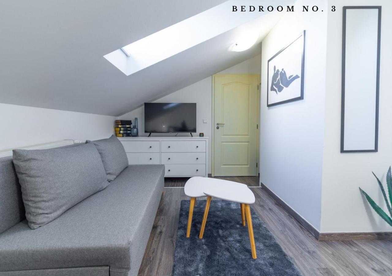 The Bookhouse, 5-Bedroom Residence By Prague Castle Exterior foto